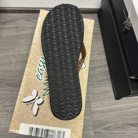 EASY STREET Stevie Tan / Matallic Nailheads Thong Sandals - Picture 3 of 6